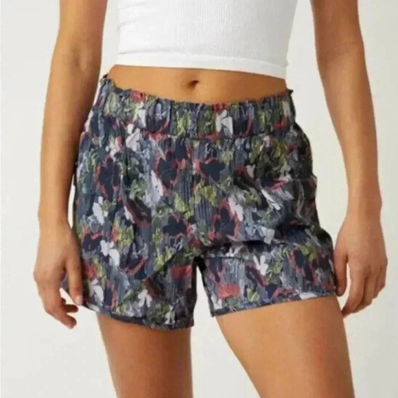 NWT Free People Movement In The Wild Printed Shorts Supernova Combo Size XS - Picture 1 of 8